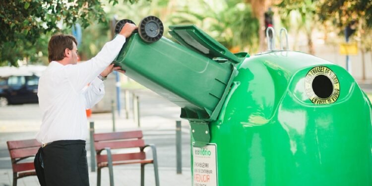 Servicio de recogida 'Puerta a puerta' en Ciutat Vella