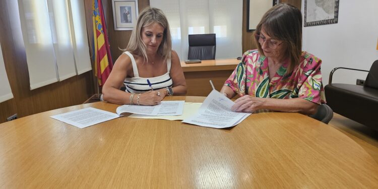 Firma del protocolo de intenciones entre el Ayuntamiento de Chiva y Sitval para la construcción de una estación de la ITV
