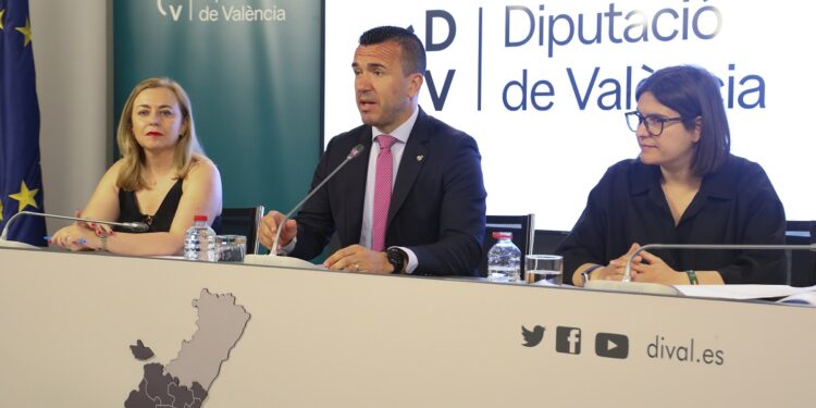 Vicent Mompó anuncia el aumento del Fondo de Cooperación