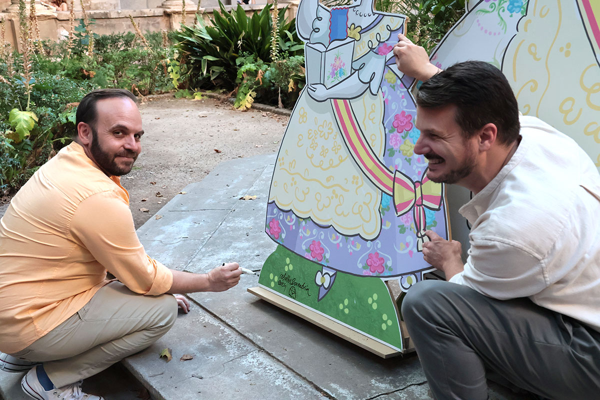 Ceballos y Sanabria firmando los ninots