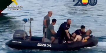 Detención de un hombre que amenazaba a la clientela de una discoteca en el puerto de Alicante