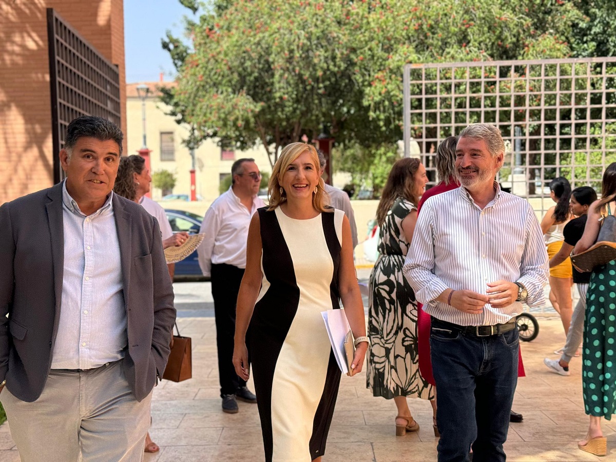 Salomé Pradas en su visita a Orihuela