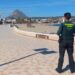 Agente de la Guardia Civil en el paseo marítimo de Xàbia