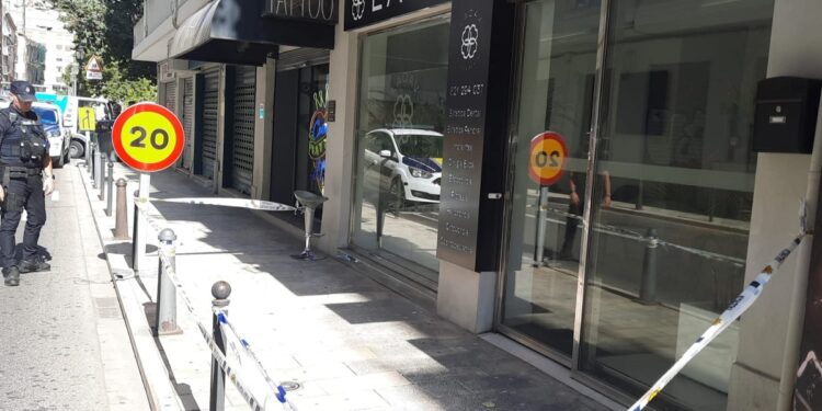 Policías locales disparan a un atracador en pleno centro de Valencia
