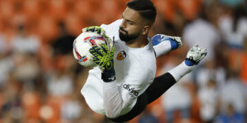Foto de archivo del guardameta georgiano del Valencia CF Giorgi Mamardashvili, traspasado al Liverpool, aunque seguirá jugado en el equipo valencianista. EFE/Biel Aliño