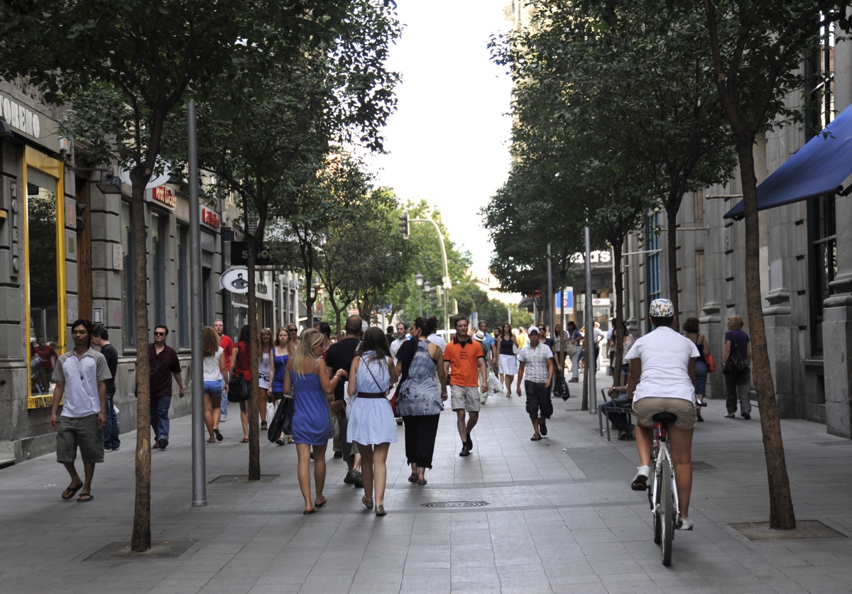 Zona peatonal en la madrileña calle de Fuencarral. EFE/Luca Piergiovanni/jgb