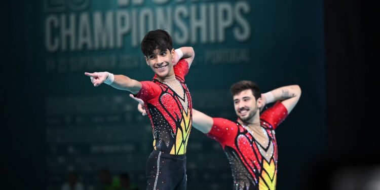 Daniel Molina y José Moreno, subcampeones del mundo de gimnasia acrobática