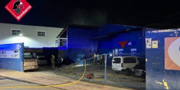 Incendio en un taller mecánico de Catral