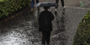 Lluvias intensas e irregulares a lo largo de la mañana y primera hora de la tarde en la Comunitat Valenciana, que han llegado hasta los 110 l/m2 que han caído en Burriana (Castellón). EFE/Manuel Bruque
