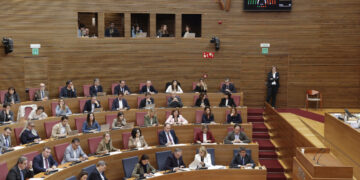Votación en Les Corts para la creación de la comisión de investigación de la gestión de la dana en pasado 29 de octubre a propuesta por Compromís. EFE/Manuel Bruque