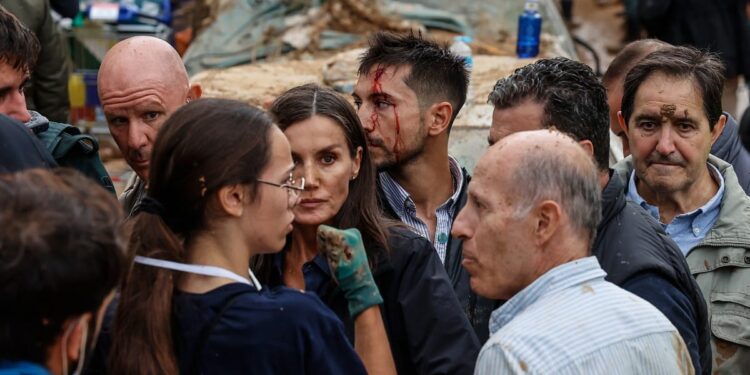 ROBER SOLSONA….20241103…VALENCIA……LOS REYES VISITAN LA POBLACIÓN DEPAIPORTA DESPUES DE LA DANA.