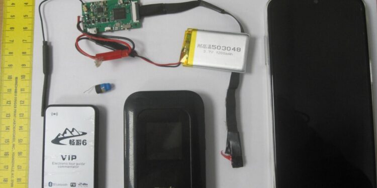 Dispositivo intervenido por la Guardia Civil en la operación.