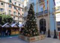 20/12/2024 La Diputación de Valencia celebra la Navidad con la Plaça del Nadal y el Mercado Mágico de los Reyes Magos de Oriente.
La Diputación de Valencia ha puesto en marcha este viernes la 'Plaça del Nadal', el "emblemático" espacio navideño que la corporación celebra cada año y que se convierte en punto de encuentro para las familias valencianas gracias a su "gran variedad" de actividades. La plaza, que también sirve como evento de promoción turística de diferentes municipios de la provincia, permanecerá abierta hasta el 5 de enero.
POLITICA
DIPUTACIÓN DE VALENCIA