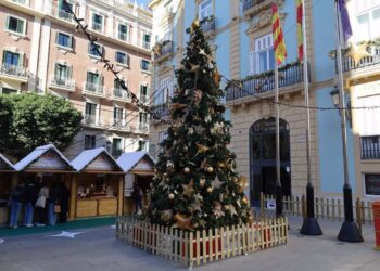 20/12/2024 La Diputación de Valencia celebra la Navidad con la Plaça del Nadal y el Mercado Mágico de los Reyes Magos de Oriente.

La Diputación de Valencia ha puesto en marcha este viernes la 'Plaça del Nadal', el "emblemático" espacio navideño que la corporación celebra cada año y que se convierte en punto de encuentro para las familias valencianas gracias a su "gran variedad" de actividades. La plaza, que también sirve como evento de promoción turística de diferentes municipios de la provincia, permanecerá abierta hasta el 5 de enero.

POLITICA 
DIPUTACIÓN DE VALENCIA