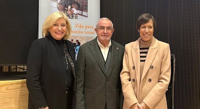 16/02/2025 El Ayuntamiento de Castellón respalda el Concierto Solidario "Notas de Esperanza" en favor de los afectados por la DANA.

   CASTELLÓ, 16 (EUROPA PRESS) 

   El Ayuntamiento de Castelló se ha sumado a la iniciativa 'Notas de Esperanza', un concierto benéfico, organizado por Cáritas Diocesana, en solidaridad con las personas afectadas por las consecuencias de la dana, y en el que "se ha demostrado que la solidaridad y la cultura pueden ir de la mano".

   Así lo ha expresado la concejala de Gente Mayor y presidenta del Consejo Municipal de Igualdad, Clara Adsuara, desde el Colegio Ntra. Sra. de la Consolación de Castelló, donde ha tenido lugar el concierto con el objetivo de "recaudar fondos para ayudar en las labores de reconstrucción de los municipios afectados por la dana", según ha precisado el consistorio en un comunicado.

   Al evento también han asistido los presidentes de Cáritas Castellón, Francisco Mir, y Cáritas Valencia, Aurora Aranda.

   En este recital, la actriz Pepa Aniorte y la Orquesta Sinfónica SAMVO de Onda han protagonizado el espectáculo '10 Mujeres de cine', un "emotivo homenaje" a las grandes figuras femeninas del cine musical español.

   Adsuara ha resaltado "el impacto de la cultura como herramienta de transformación social" y ha subrayado que "ha sido una tarde llena de emoción, en la que se ha recordado a grandes mujeres del cine".

   "Al mismo tiempo, hemos contribuido a una causa que nos une como sociedad. Agradezco a los organizadores, artistas y asistentes su compromiso con esta iniciativa", ha manifestado.

"NOTABLE RECAUDACIÓN"

   La edil ha destacado que el concierto ha tenido "muy buena acogida" y que se ha logrado "una notable recaudación". De este modo, ha ensalzado que "se muestra una vez más el compromiso de la ciudadanía de Castelló con quienes más lo necesitan".

   "Desde el Ayuntamiento, una vez más se ha reafirmado el apoyo a este tipo de iniciativas, que refuerzan los valores de la soli