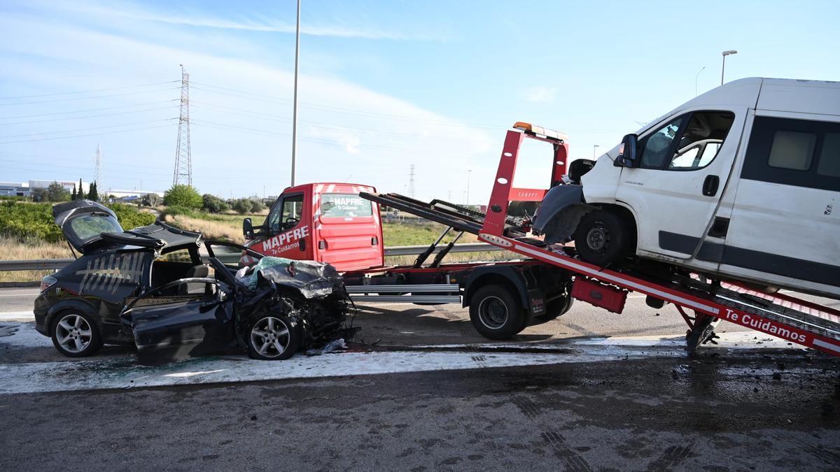Grave accidente en la N-340 de Castelló deja tres heridos tras colisión entre coche y autocaravana
