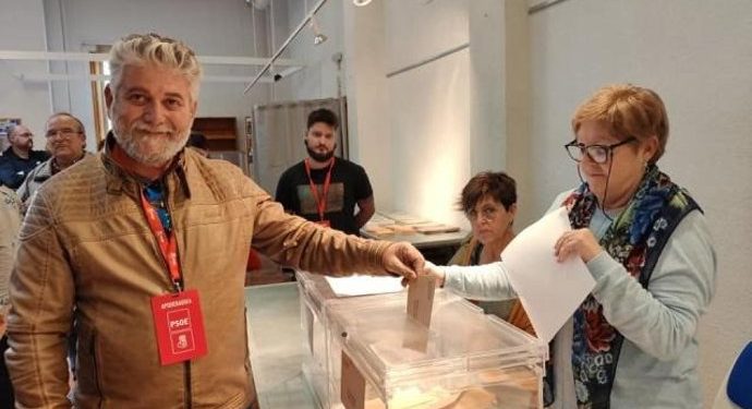 19/06/2025 Imagen de archivo de Vicent Vaello.

Vicent Vaello, hasta ahora concejal del PSPV-PSOE en el Ayuntamiento de El Campello (Alicante), ha anunciado que pasa del grupo socialista al de ediles no adscritos en el consistorio, ante el "tacticismo" que, según ha lamentado, está llevando a cabo esta formación a nivel municipal.

POLITICA 
AYUNTAMIENTO DE EL CAMPELLO