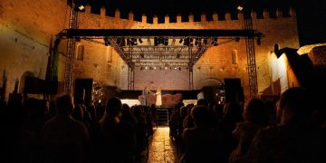 Patio del Castillo en la inauguración de la XXVIII edición, con Ifigenia - foto de Pilar Diago