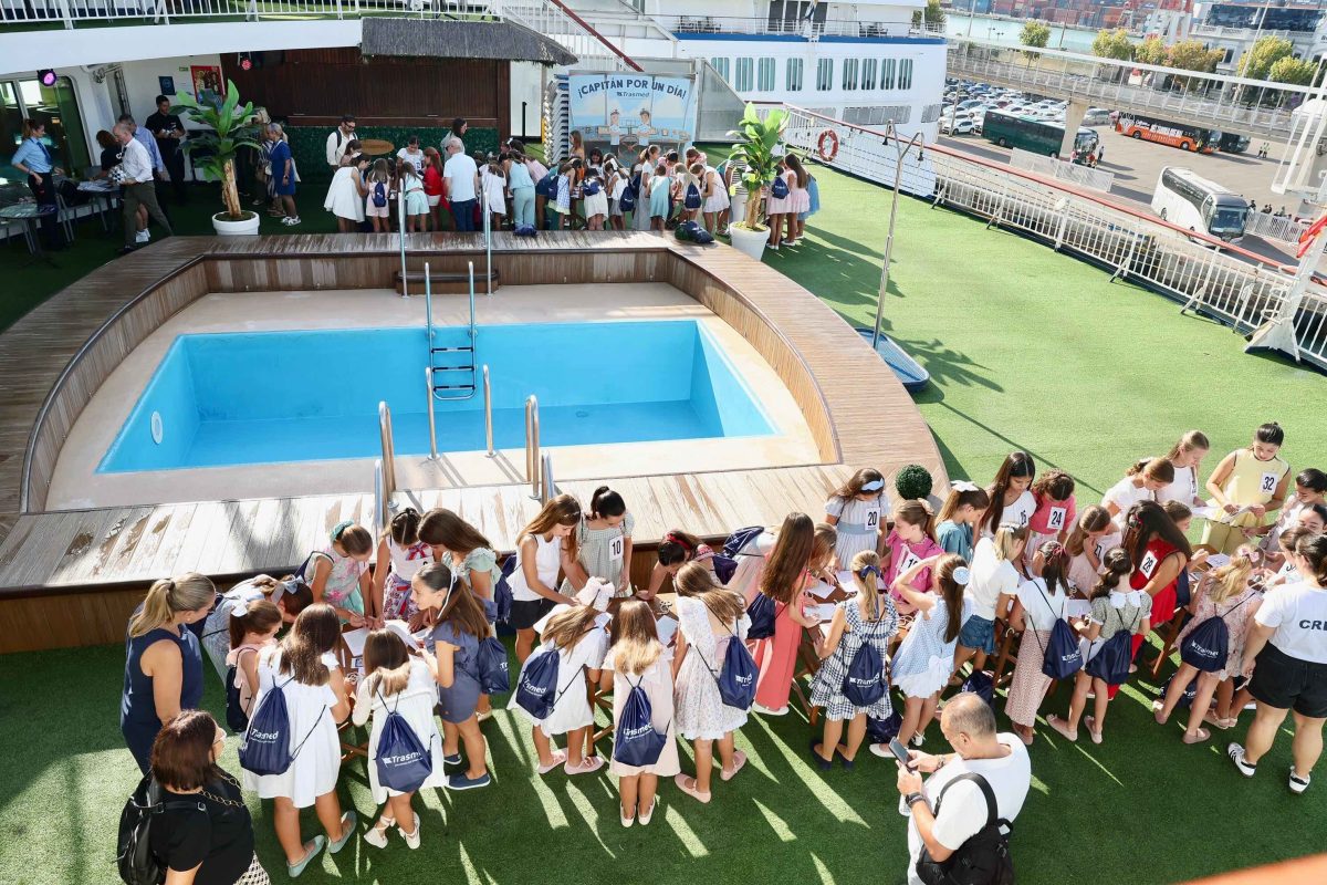 Las candidatas a Fallera Mayor Infantil de Valencia, 'capitanas por un día'