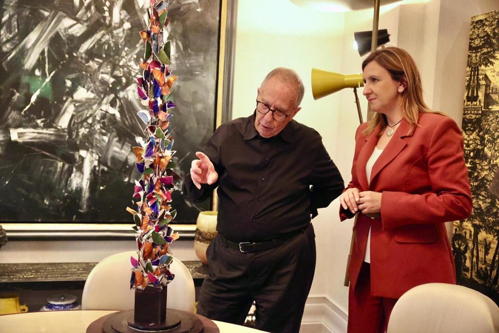 Manolo Valdés y la alcaldesa discutiendo sobre escultura en Nueva York