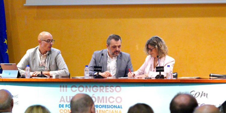 firma convenio AERTE y CECAP CV formacion profesionales sociosanitarios