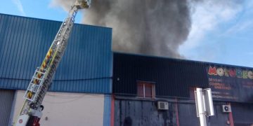 Incendio en un desguace de motos de Alboraya