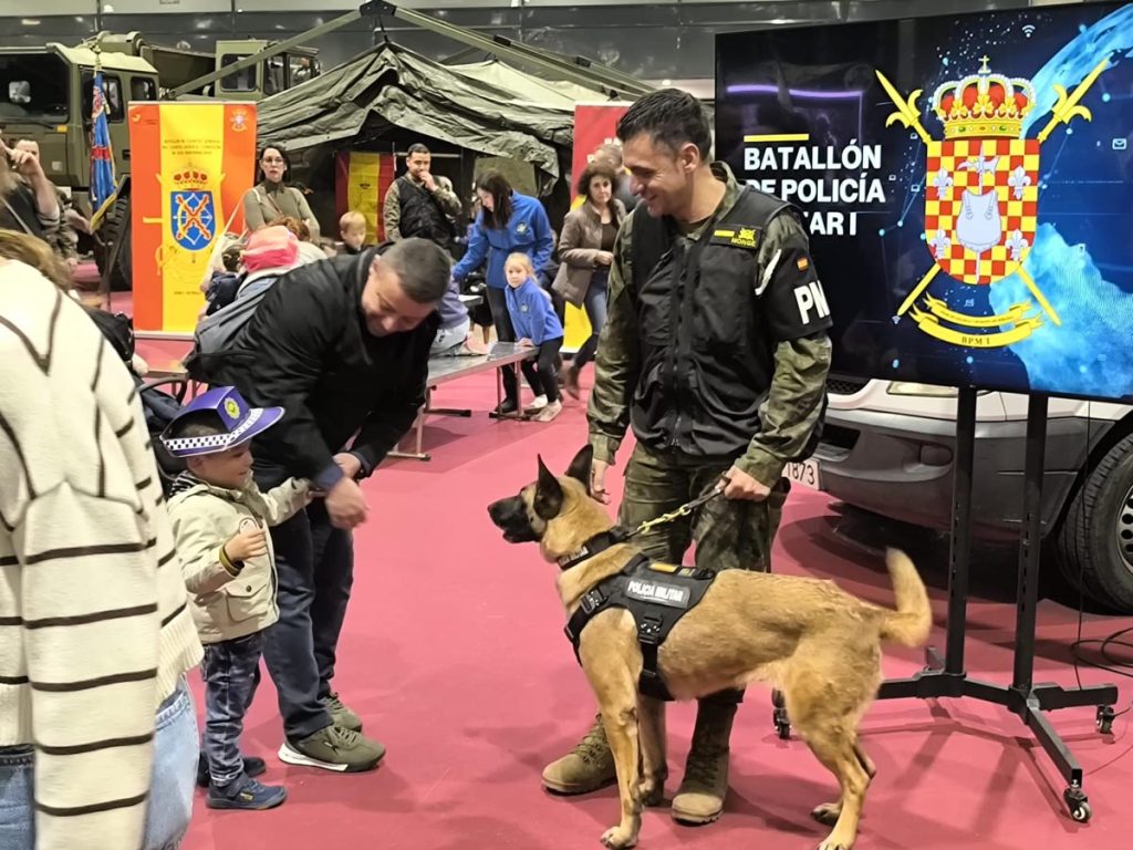 Las Fuerzas Armadas en Expojove
