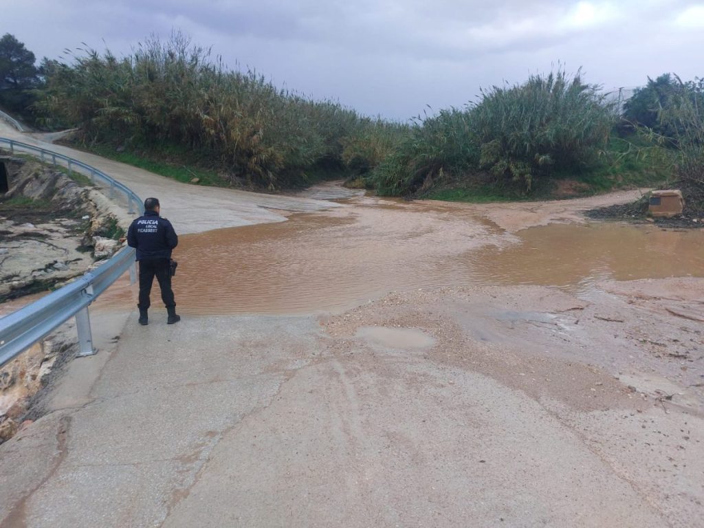 POlicia Local Picassent lluvia barranco cortado
