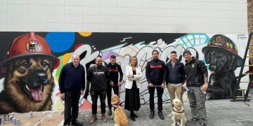 Mural homenaje a los perros de rescate de Bomberos de Valencia