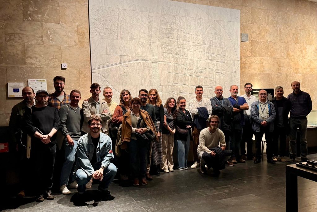 Grupo de investigadores en l'Almoina, descubridores de los fundadores de Valencia