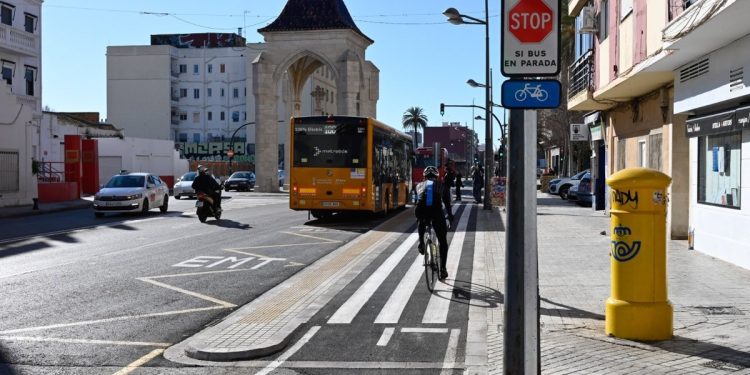 23/01/2026 Imagen del carril bici.

El servicio de Movilidad del Ayuntamiento de València ha finalizado, esta semana, las obras de la nueva conexión ciclista de 300 metros de la calle Joaquín Navarro, entre Carters y Sant Vicent Màrtir.

POLITICA COMUNIDAD VALENCIANA ESPAÑA EUROPA ESPAÑA EUROPA VALENCIA COMUNIDAD VALENCIANA SOCIEDAD
AYUNTAMIENTO DE VALÈNCIA