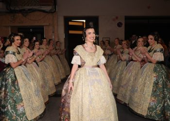 El espolín de Carmen Prades se hapodido ver ya en la recogida de la Corte de Honor en su casa