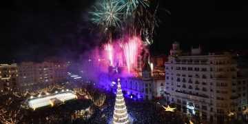 Castillo de Nochevieja en la plaza del Ayuntamiento de Valencia