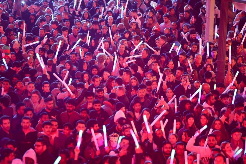 Castillo de Nochevieja en la plaza del Ayuntamiento de Valencia