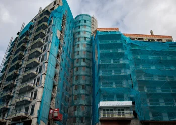 Obras de recuperación del edificio incendiado de Campanar.