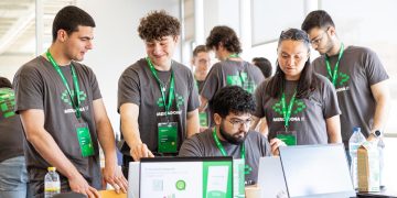 Estudiantes de la UPV durante uno de los hackathons organizados por Mercadona IT