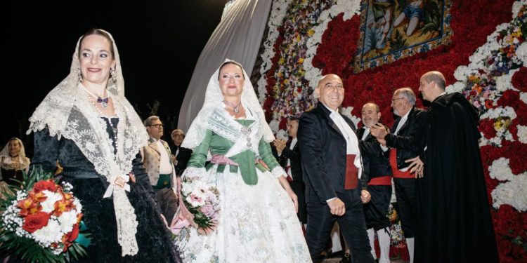 Ofrenda a la Mare de Déu del Lledó