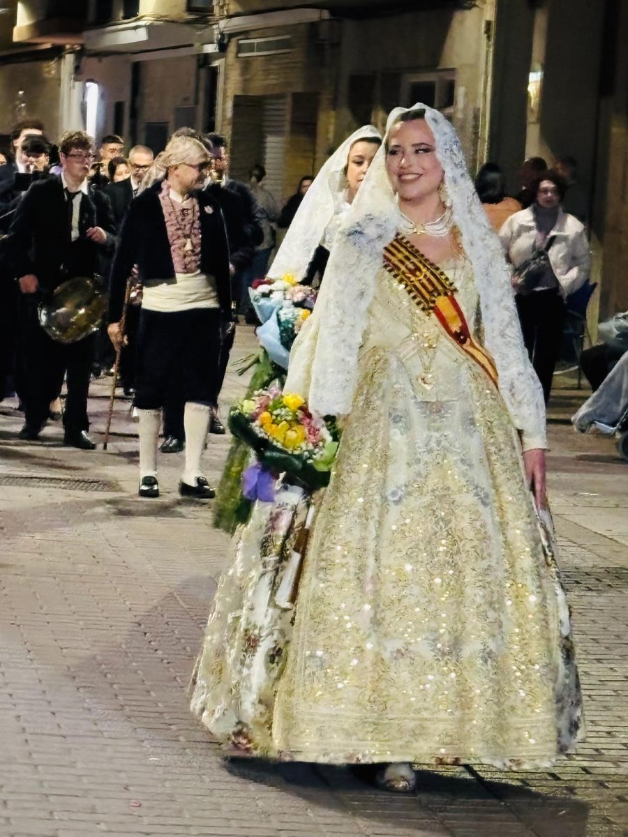 Miles de falleros celebran la Ofrenda de Flores en Alaquàs.