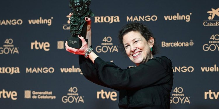 01/03/2026 La diseñadora de vestuario Helena Sanchís posa tras recibir el Goya a Mejor Diseño de Vestuario por 'La cena', en la 40º edición de los Premios Goya, en el Auditori del Centre de Convencions Internacionals, a 28 de febrero de 2026, en Barcelona, Cataluña (España). Los galardones son otorgados de manera anual por la Academia de las Artes y las Ciencias Cinematográficas de España (AACCE) con el objetivo de premiar a los mejores profesionales en cada una de las distintas especialidades tanto técnicas como creativas del cine español.
POLITICA 
Lorena Sopêna - Europa Press