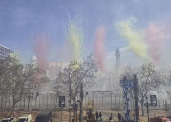 La pirotecnia Hermanos Caballer firma una mascletà de 220 kilos con un terremoto en tres fases que hace vibrar a una València abarrotada