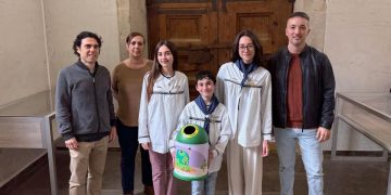 Caqmpaña de reciclado de envases de vidrio en Llíria durante las Fallas