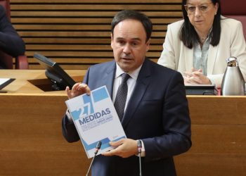 Pérez Llorca critica la regulación masiva de migrantes