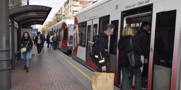 Usuarios de Metrovalencia en Pont de Fusta