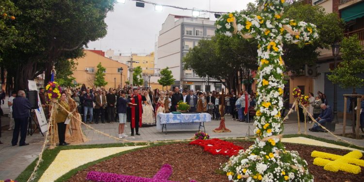 Cruz de Mayo de la Falla Plaça La Creu