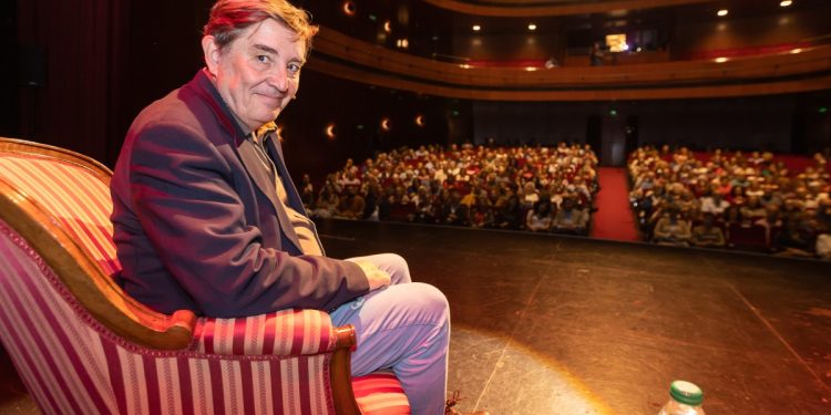 Luis García Montero defiende en Gandia la cultura y la palabra frente al autoritarismo