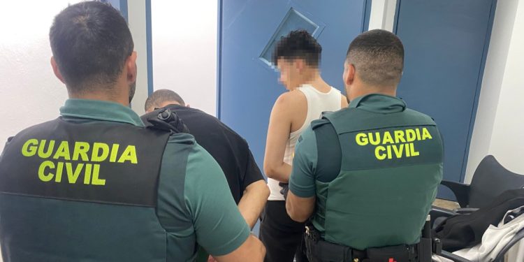 Robo de cadenas de oro en Carlet y Alginet