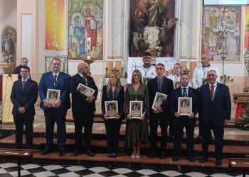 Presentación del cartel del centenario de la Real Cofradía de Jesús en la columna