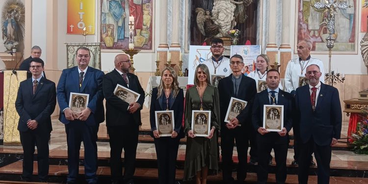 Presentación del cartel del centenario de la Real Cofradía de Jesús en la columna