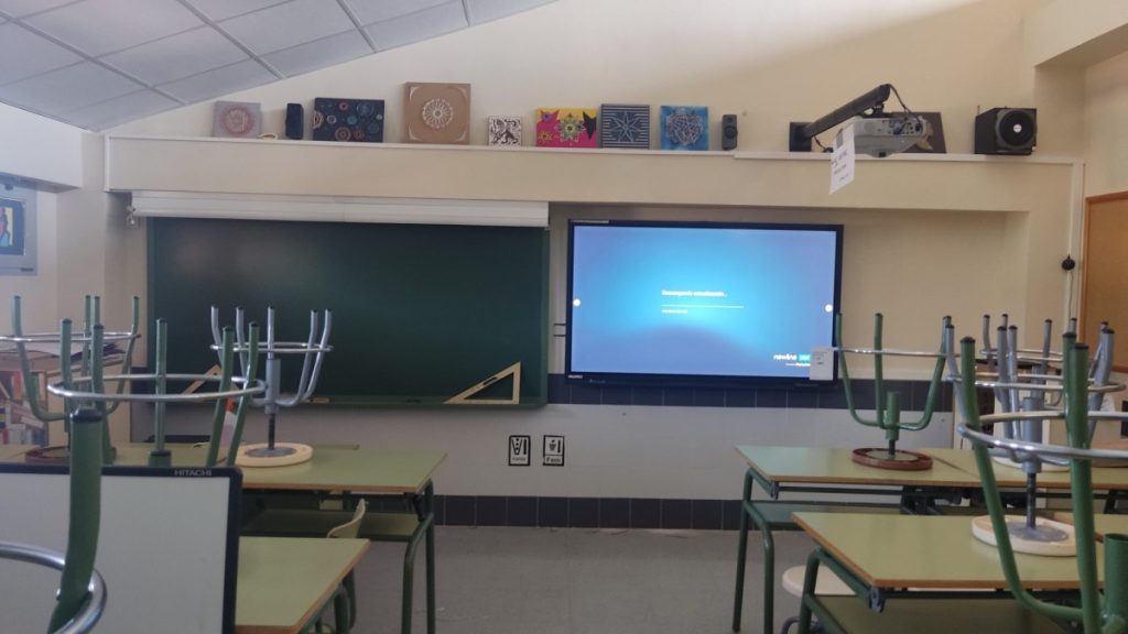 Aula vacía de un centro educativo valenciano.